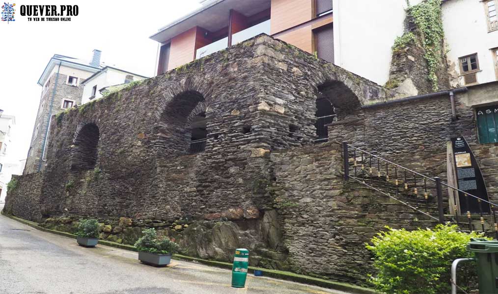Muralla medieval en Navia